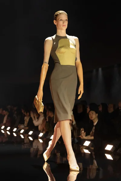 Look 10